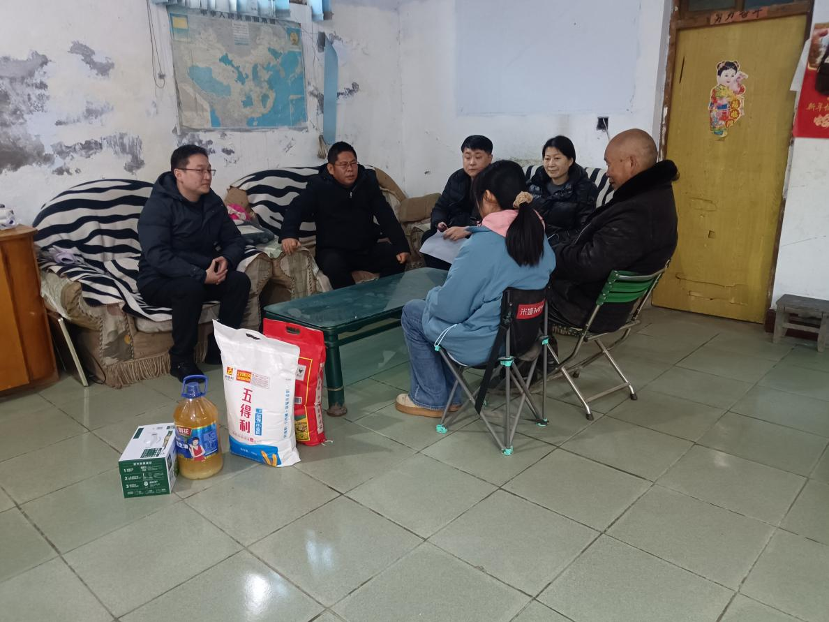 副董事长杜永庆带队走访慰问304永利集团家庭经济困难员工